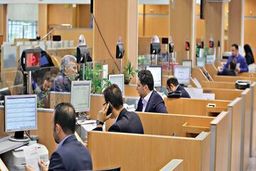 بازگشت کارکنان دستگاه‌های اجرایی به فعالیت عادی از فردا/ امکان دورکاری با ابلاغ استانداران است